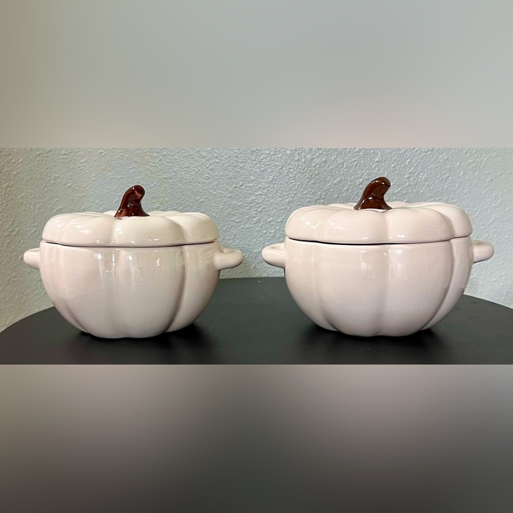 New Pumpkin Shaped Ceramic Stoneware Bowls w Lids Autumn Fall Soup Stew Serving